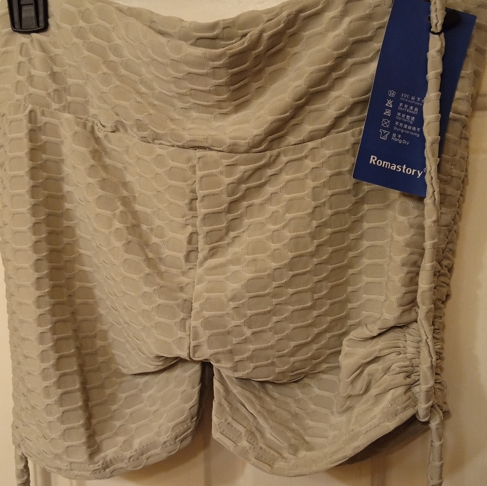 XXL Romastory Bootylift Scrunch Side Textured Beige Shorts NWT
